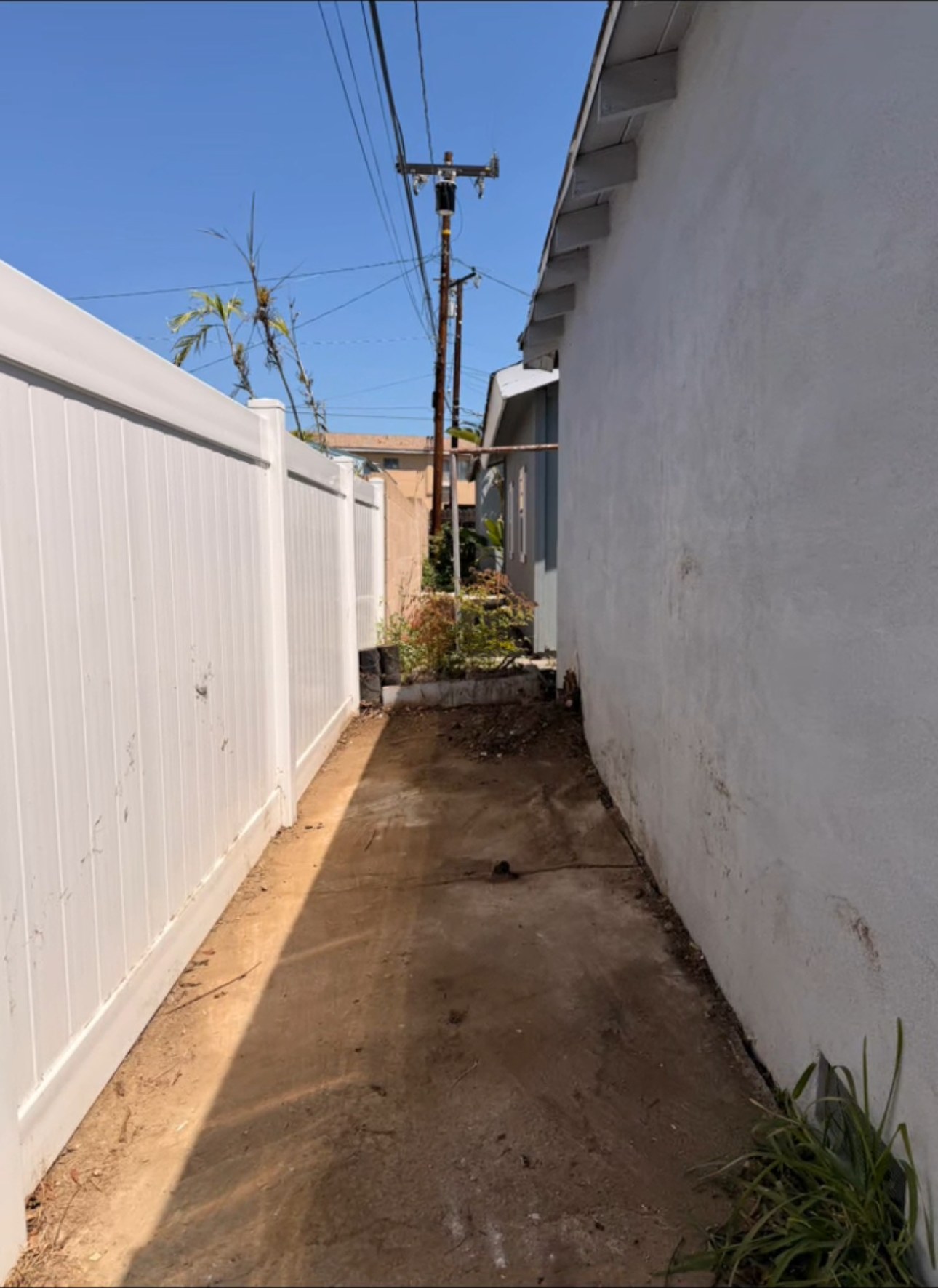Side yard after cleanup - SoCal Cleanup & Hauling